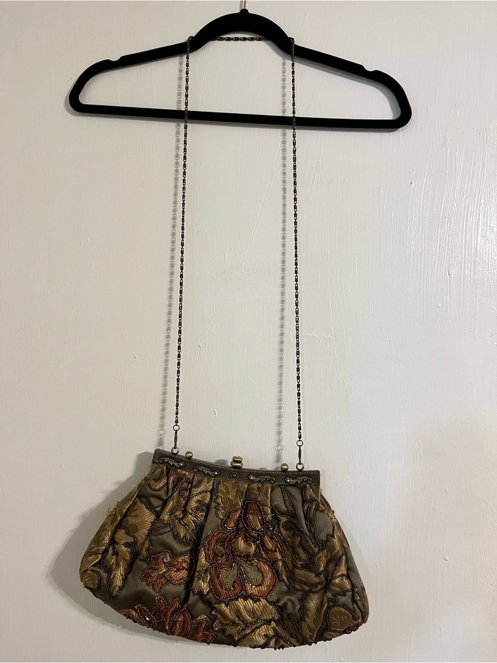 Vintage-Inspired Embroidered Gold Floral Evening Clutch with Chain